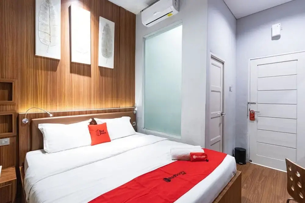 De Natio Guest House Jalan Gaharu by RedDoorz