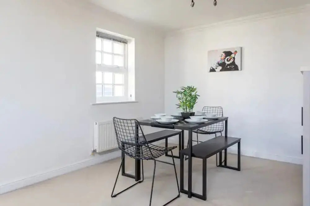 Spacious 3 Bedroom Apt With Parking