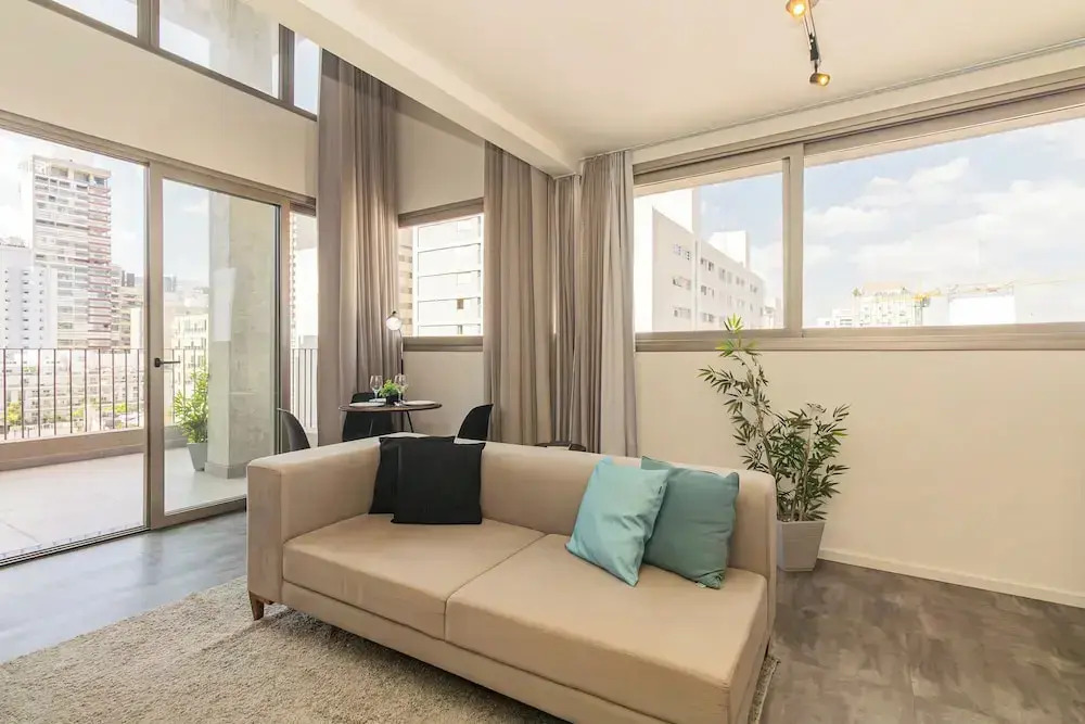 Duplex com piscina e academia