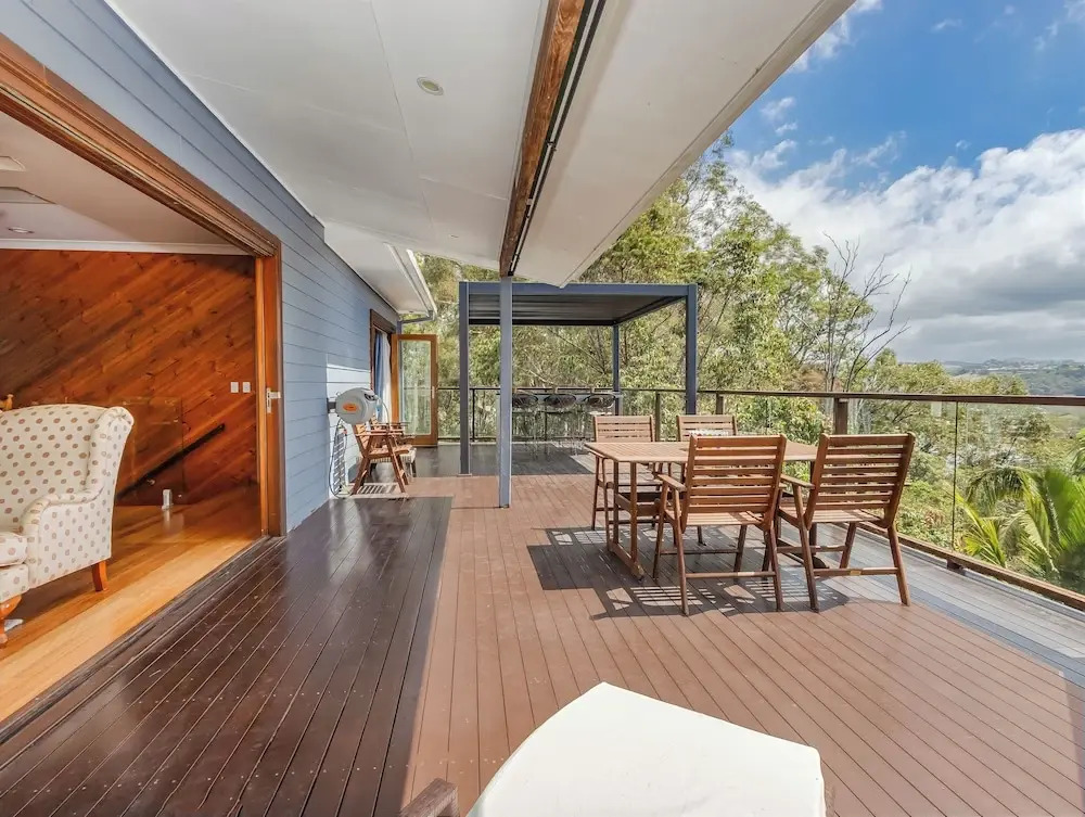 Hillcrest Retreat with River Views