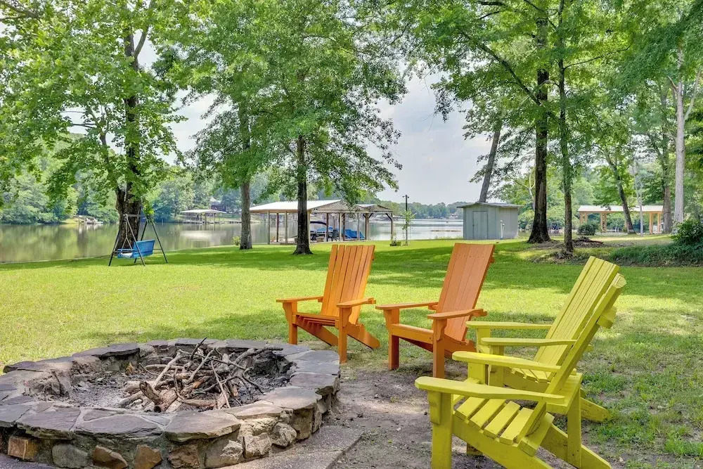 Lakefront Home w/ Kayaks & Dock in Hot Springs