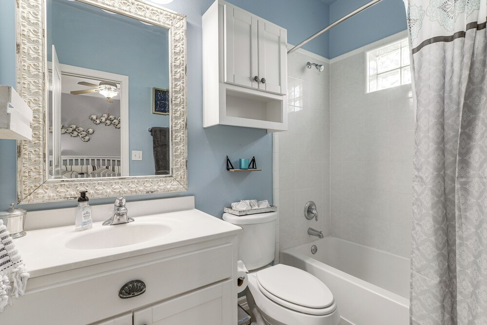 South Padre Island: Pool Access, 1 Block to Beach!
