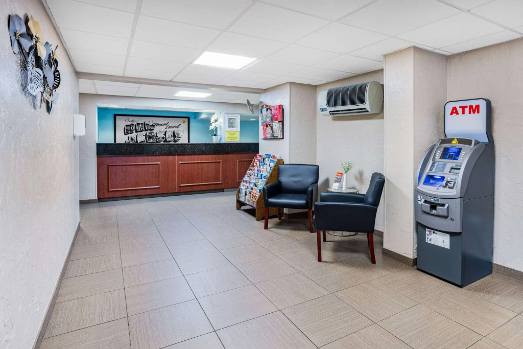 Super 8 by Wyndham Mount Laurel