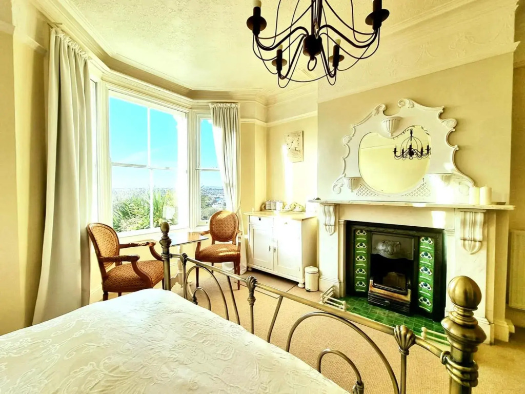 West Hill Retreat Edwardian Balcony Ensuite with Room Served Breakfast