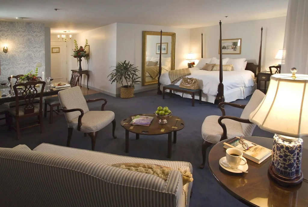 Avon Old Farms Hotel