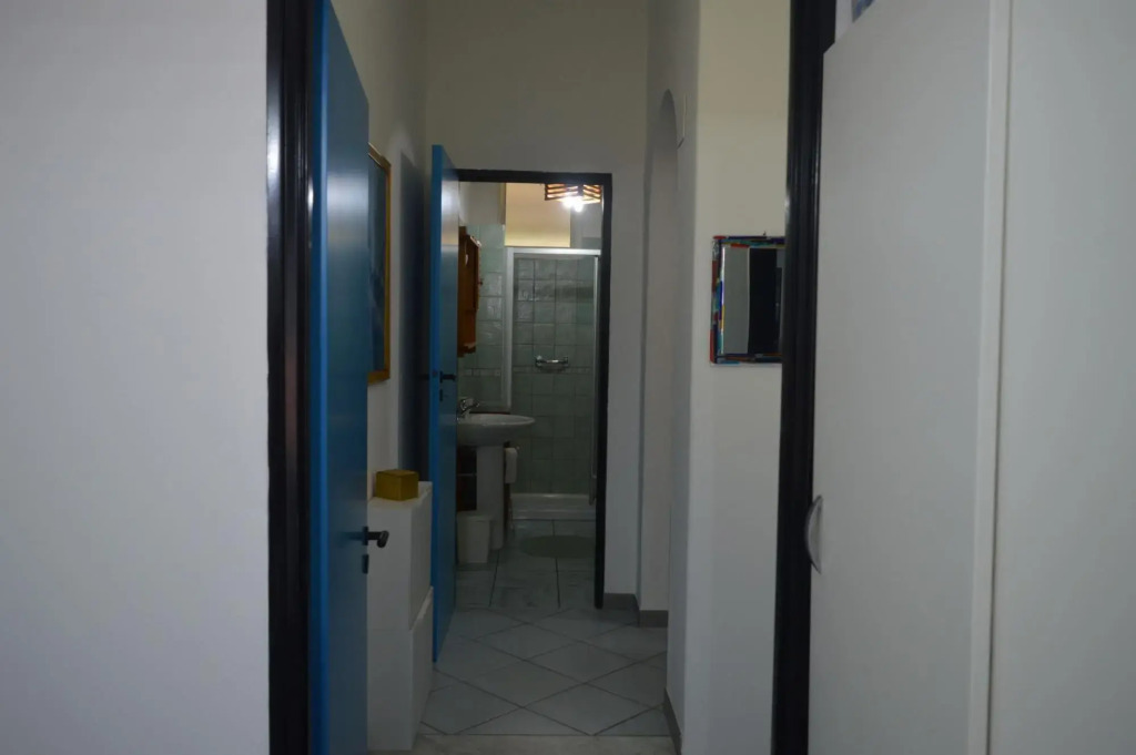 Holiday apartment in a small condominium 300 meters from the sea shore with sea view from the bedroo-Appartamento dei Gabbiani