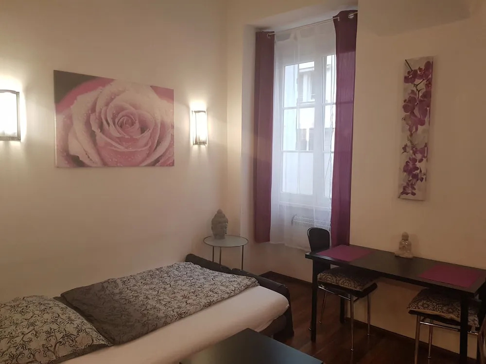 Amazing Flat near Center