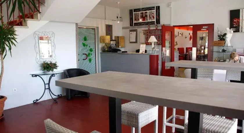 Logis Hotels - Hôtel et Restaurant Le Relais des Garrigues