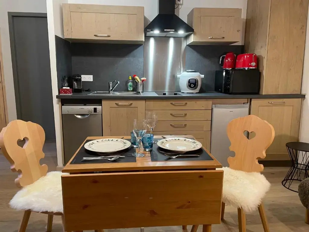 T2 30m2 plein centre, lit fait, linge fourni, WIFI