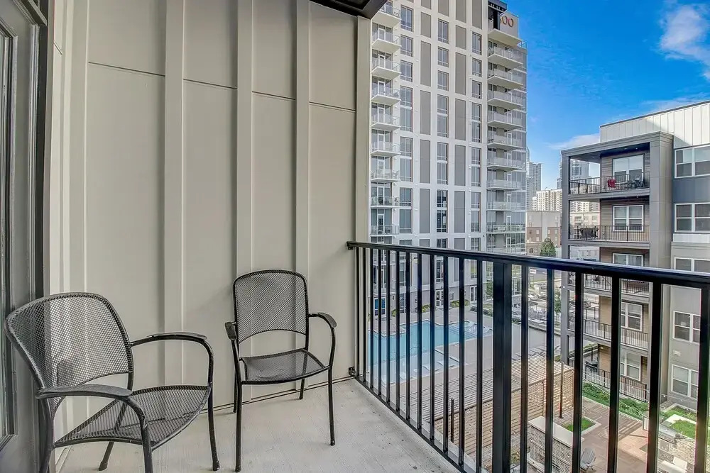 FRONTDESK 500 West Trade Apts Fourth Ward Charlotte