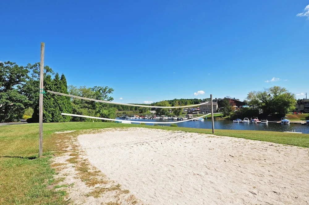 Ski Harbor 45 by Taylor Made Deep Creek
