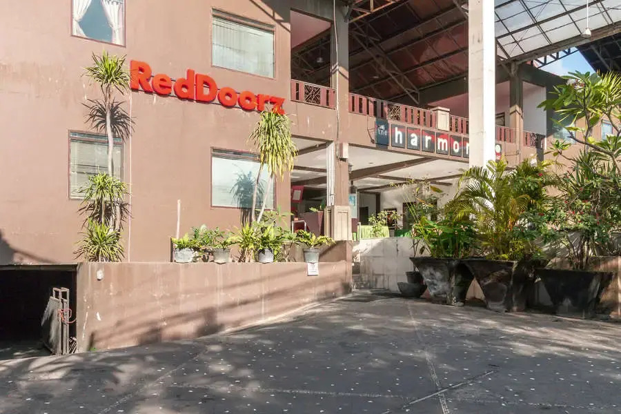 RedDoorz Plus @ Raya Legian