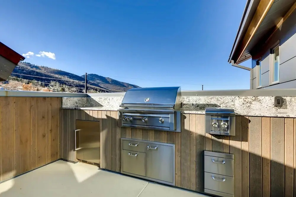 820 Park Ave #204 by Park City Lodging