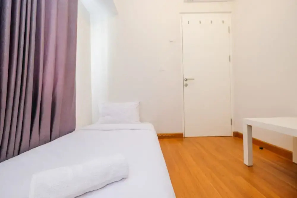 Well Furnished and Comfy 2BR Springlake Summarecon Bekasi Apartment By Travelio