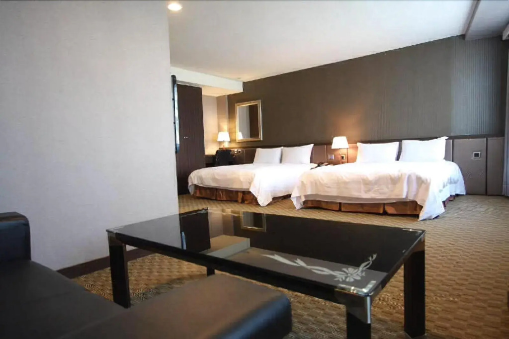 Grand Earl Hotel