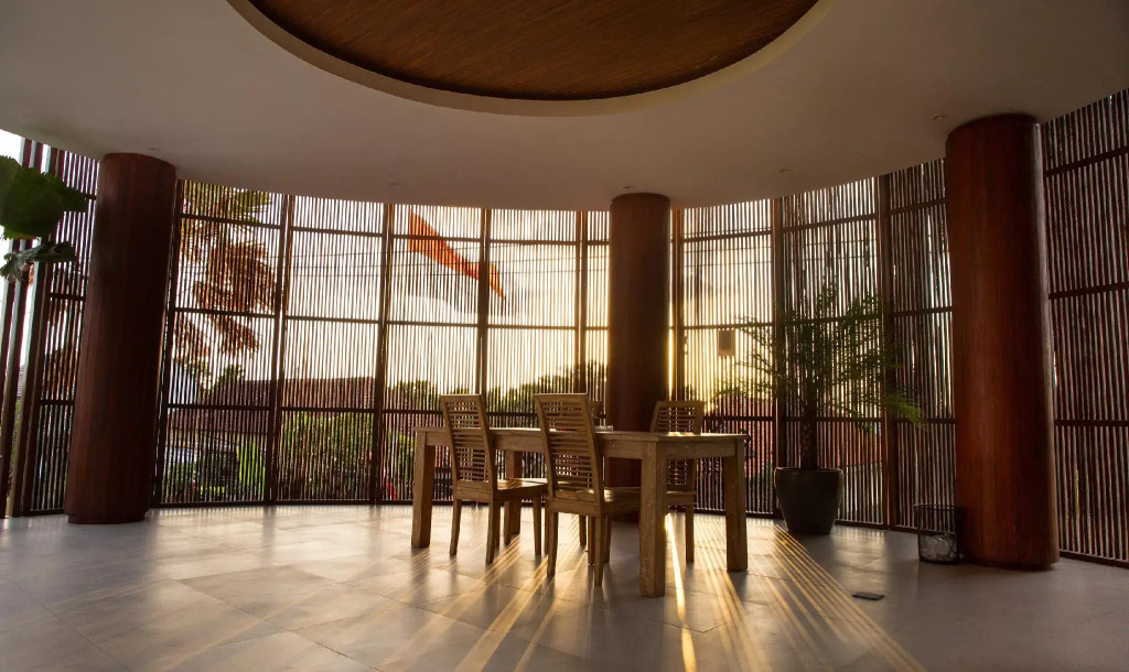 Curve Guest House