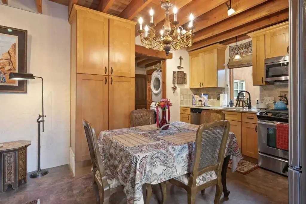 2 Bedroom - In Railyard, 10 Min. Walk to Plaza - Desert Breeze