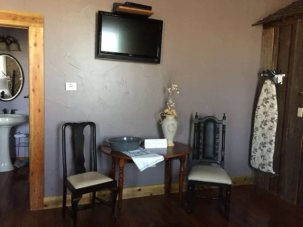 Hico's Upstairs Inn