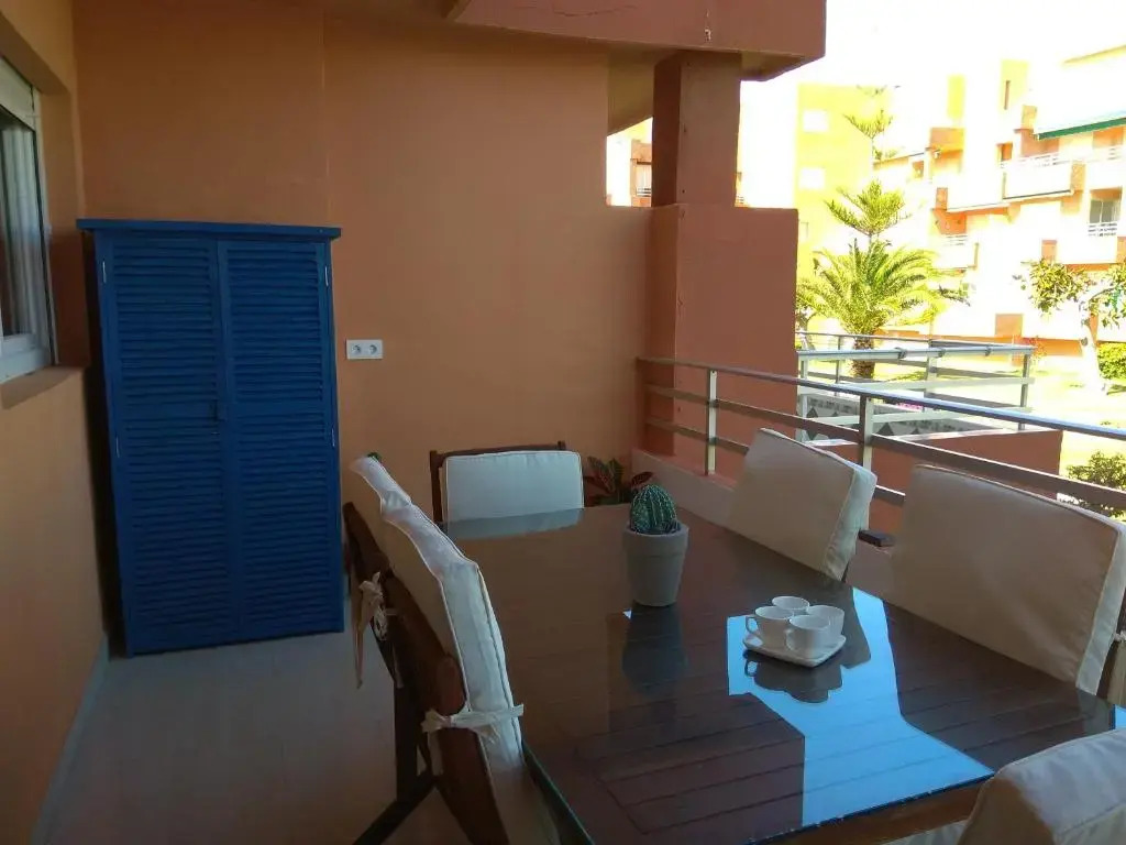 Apartamento a 150 metros del Mar, parking y Wifi