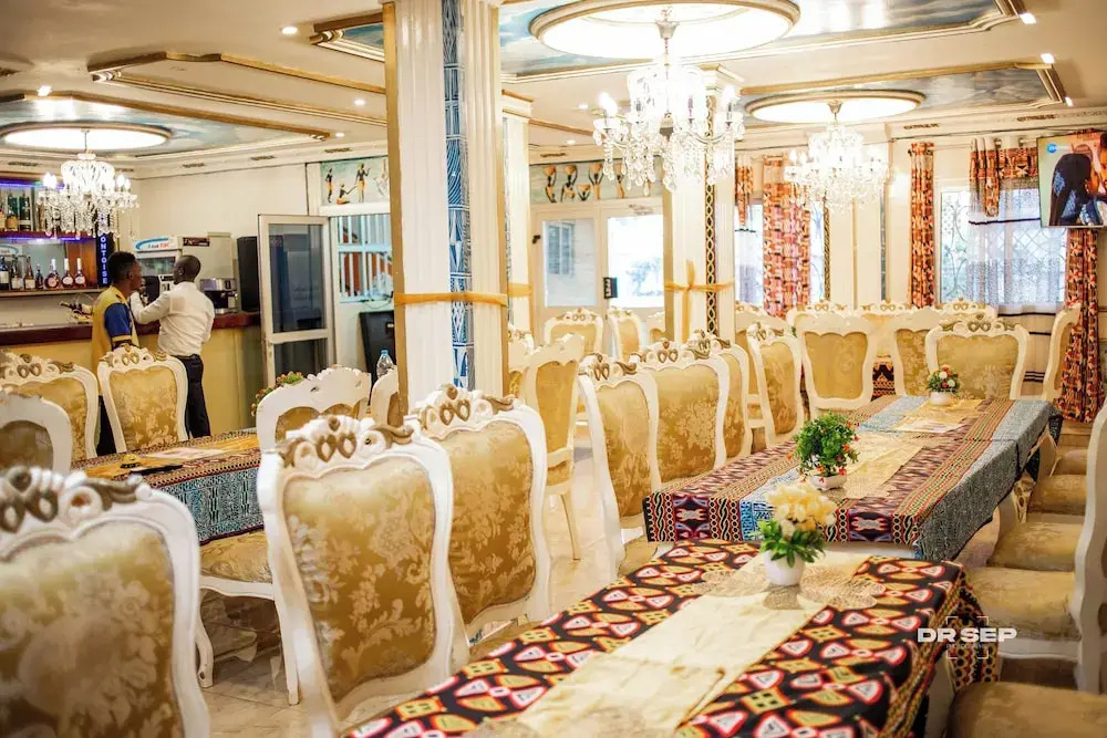 CERGY PONTOISE Hôtel Bafoussam