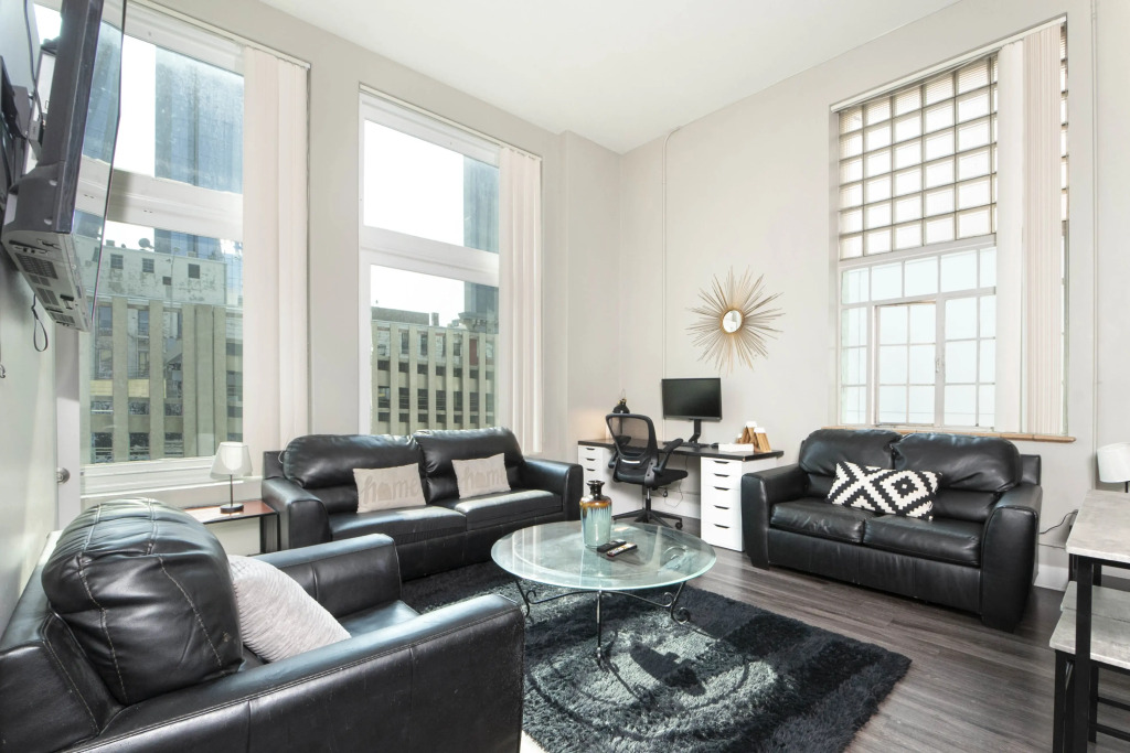 Loft Style Apt with Fast Wifi and Gym!
