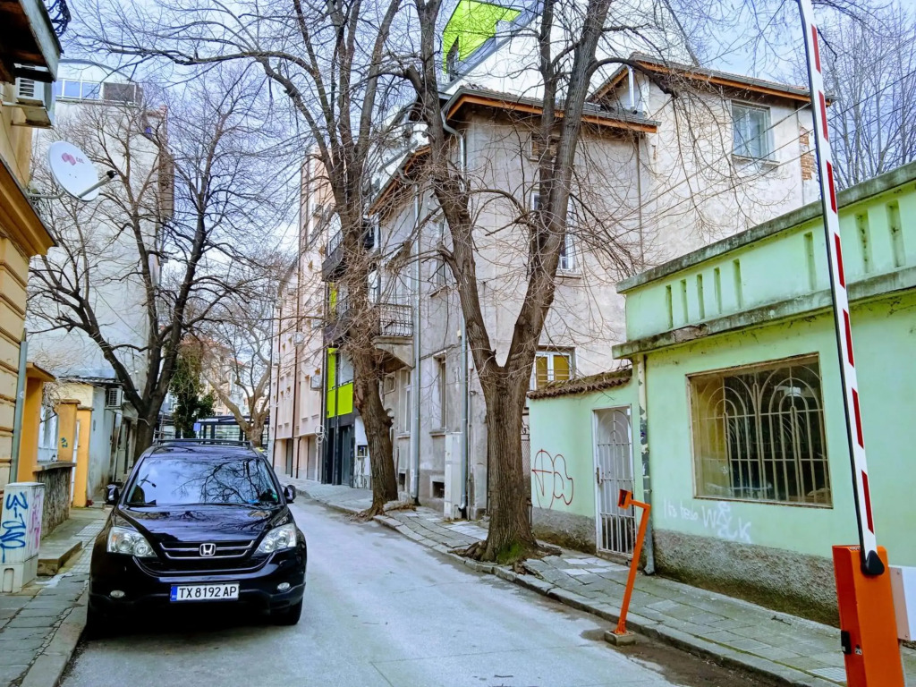 Cloud 6 -Top Center,360° view,Free private parking