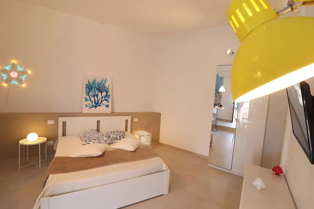 Casa Maya Modern Open-space Apartment Steps From Otrantos Seafront