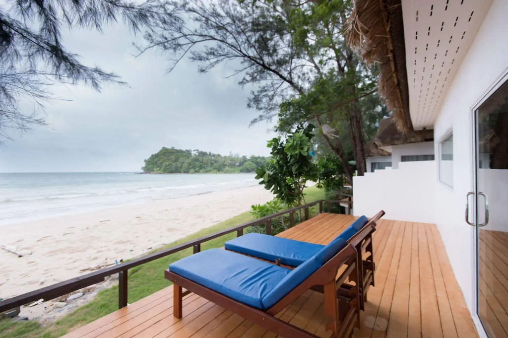 TwinBay Resort