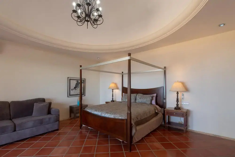 Luxury 5BR Villa, Sleeps 14 W/ocean View: Villa Perla de Law