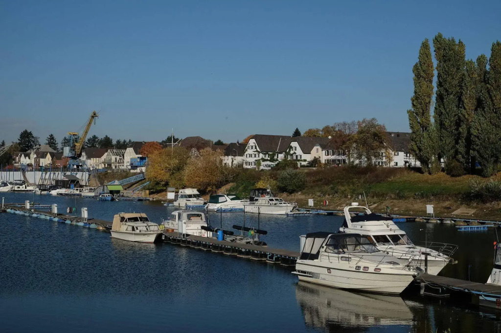 Rhein River Guesthouse - direkt am Rhein