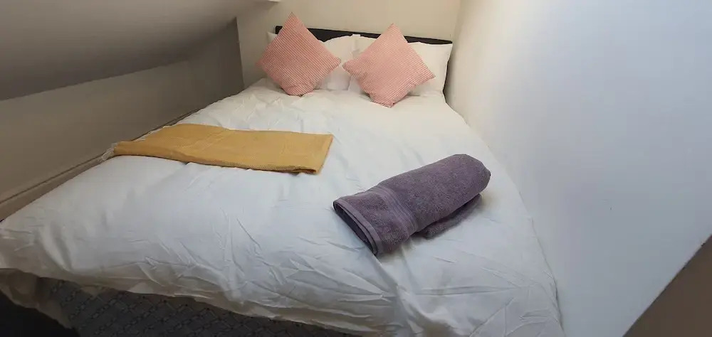 Room in Guest Room - Nice Large Room in Coventry