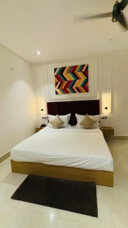 Hotel Amber Inn - 800m from Prayagraj Junction