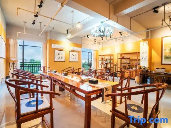 Jinggu Yingjiang International Hotel