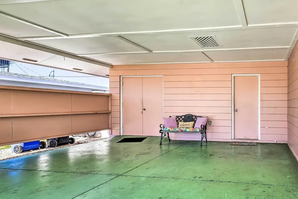 Ranch-style House w/ Pool Access in 55 + Community