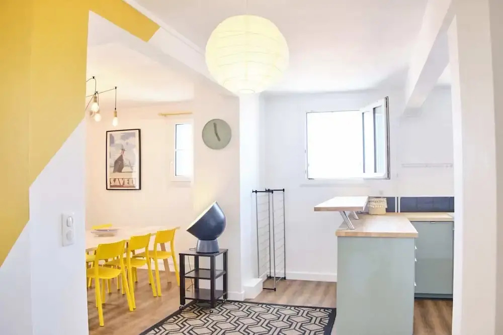 3 Bedrooms Hypercenter Terrace and Parking