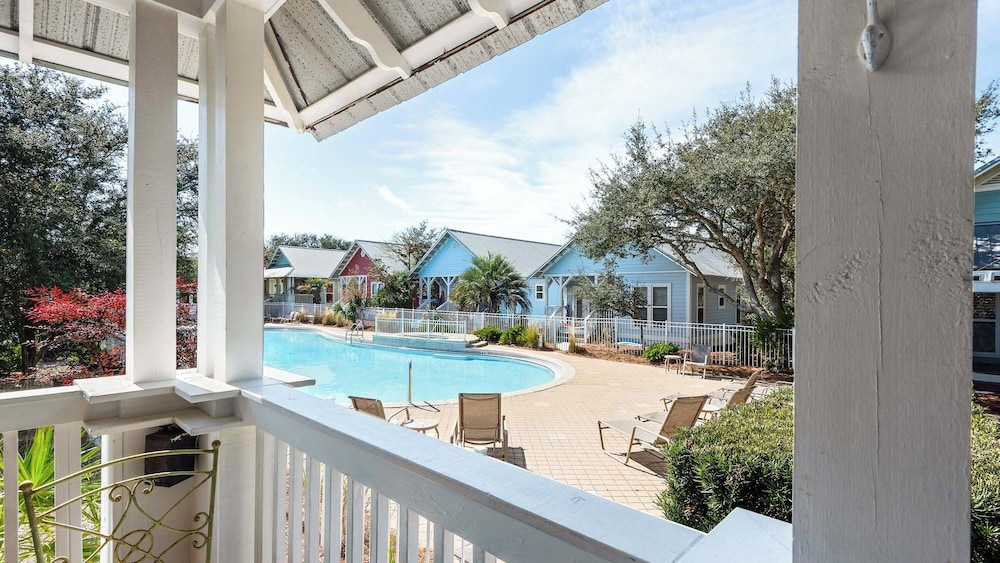 Seacrest 3BR Cottage at Camp Creek Pool, Hot tub & Beach Nearby!