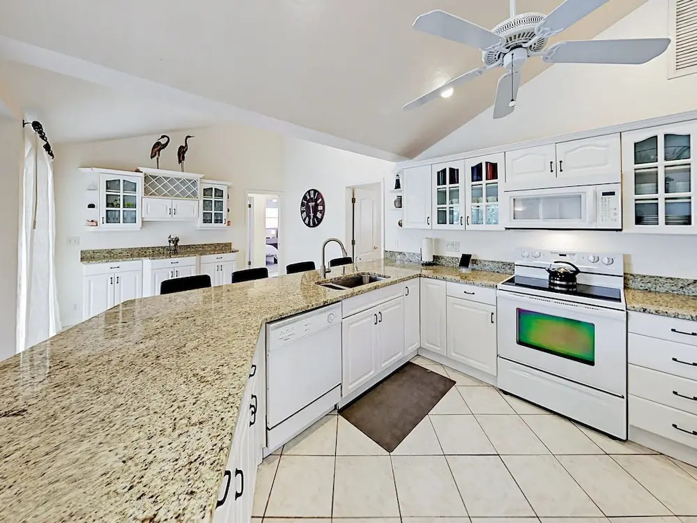 445 Bayshore Drive Home 4 Bedrooms 2 Bathrooms Home
