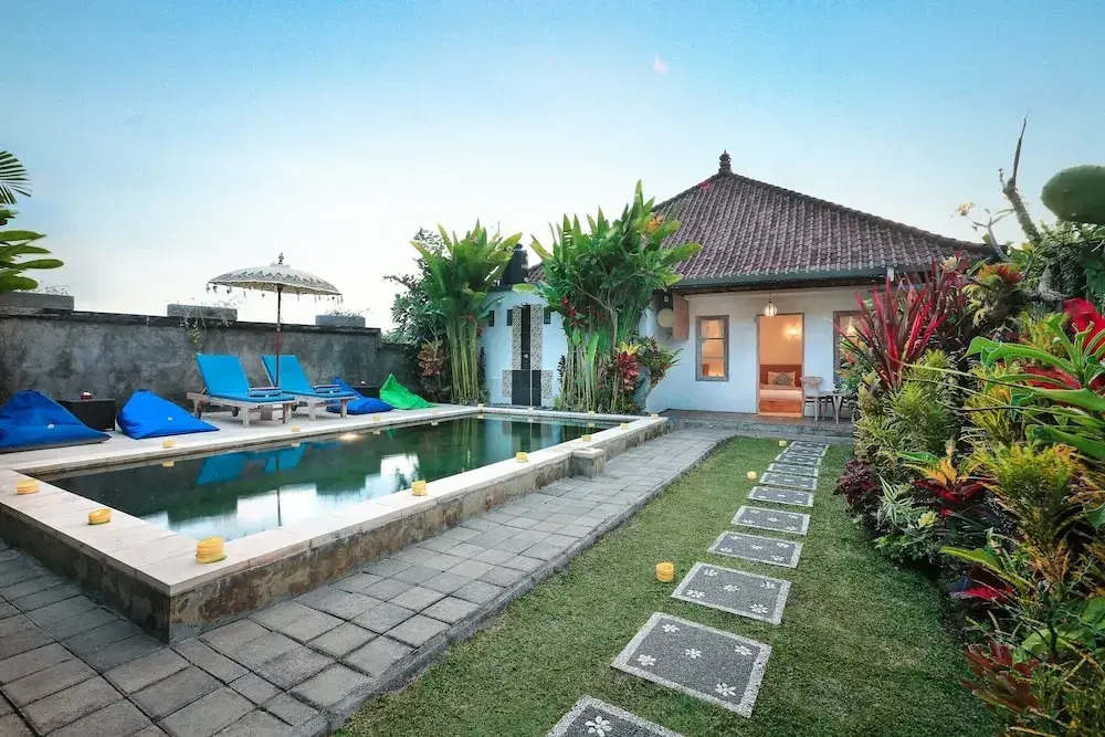 Ubud Glassy Villa by Pramana Villas