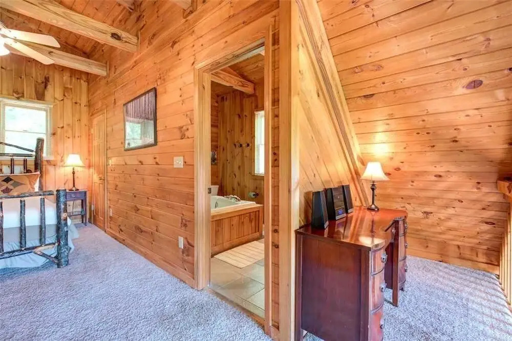Scenic Solitude 1 Bedroom Home with Hot Tub