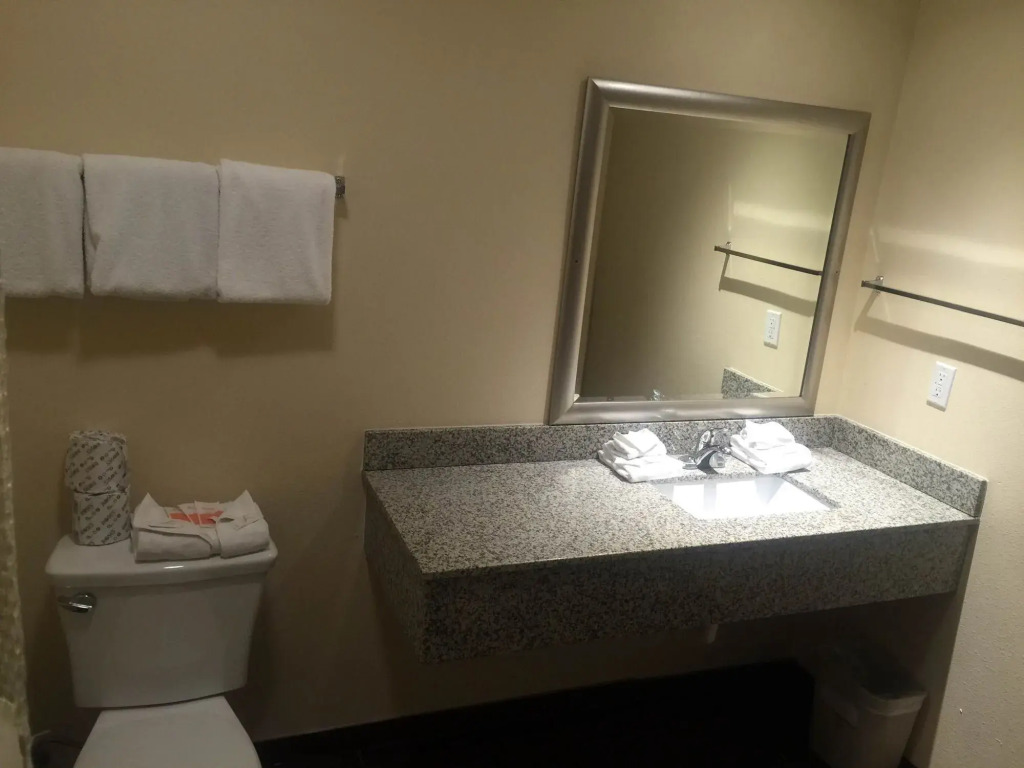 Surf City Inn & Suites