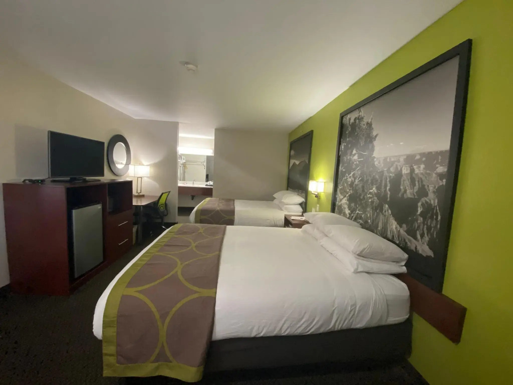 Days Inn & Suites by Wyndham Flagstaff I-40