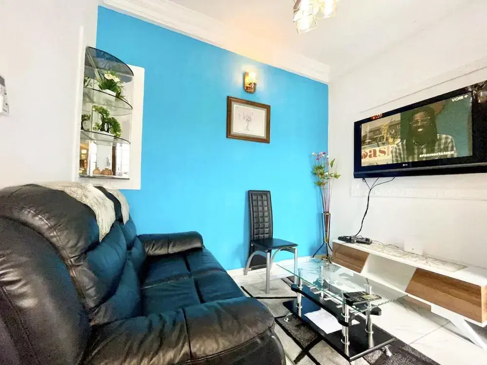 1 Bed Studio Sleeps 2 - Canal Views, Balcony, Wifi