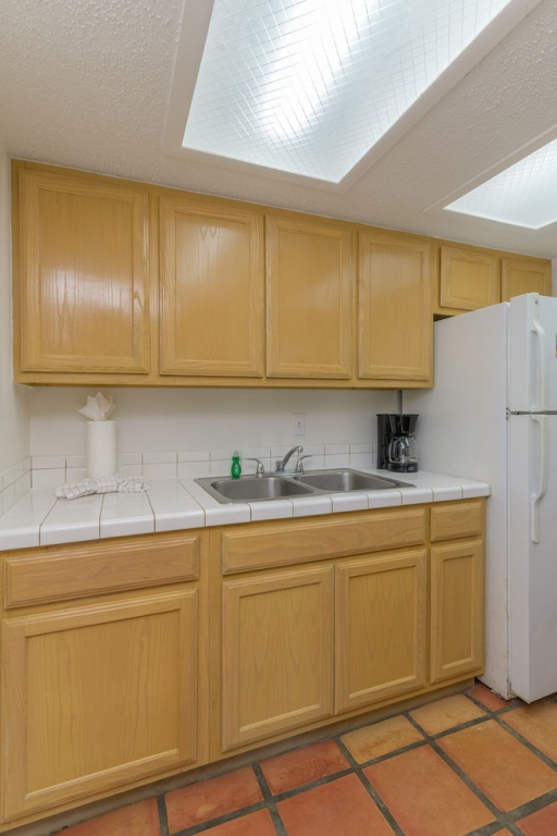 Tiki 204 - Standard 1br Condo W/ Balcony Sleeps 4 1 Bedroom Condo