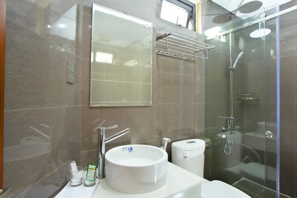 OYO 989 Hoang Anh Hotel