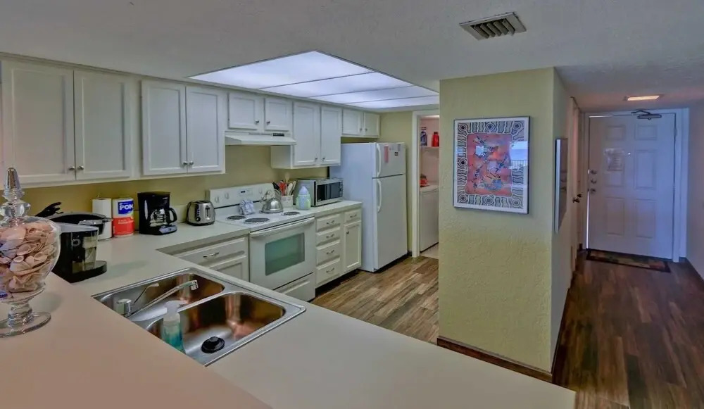 Embassy 202 2 Bedroom Condo by Redawning