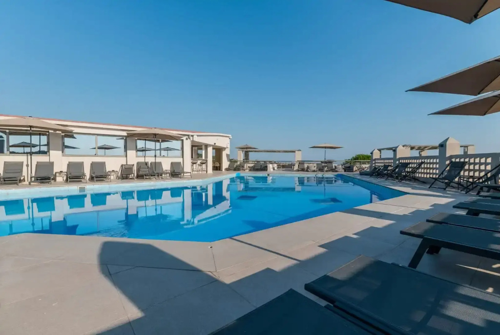 Arya Hotel