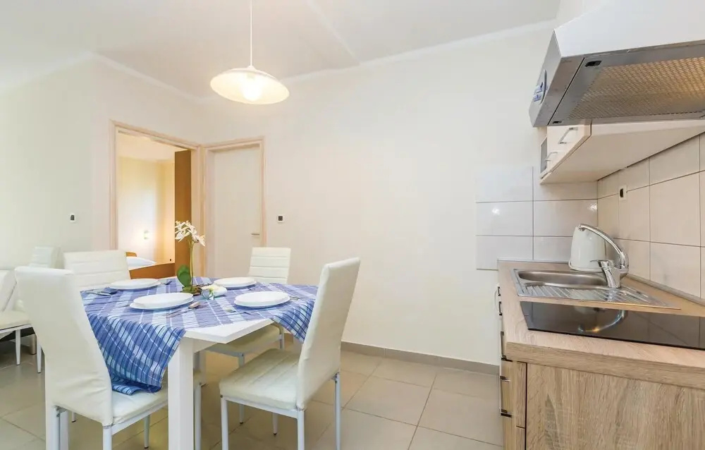 Awesome Home in Pinezici With Wifi and 2 Bedrooms