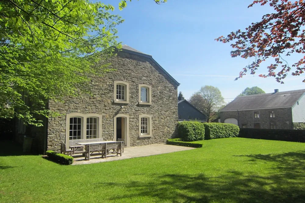 Spacious Family Villa, Offagne