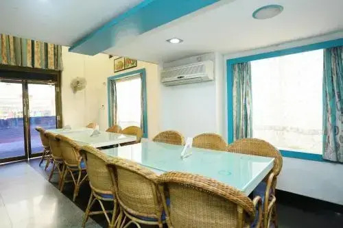Itsy Hotels Ammu Regency