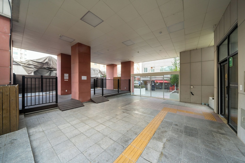 Mnlucky Hotel